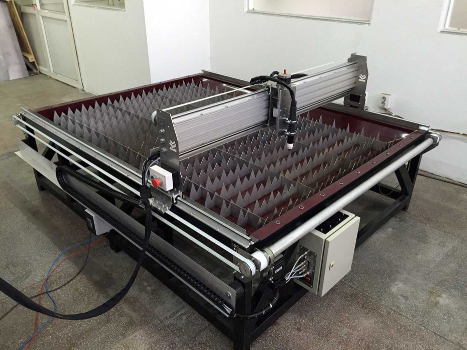 Realizam Utilaje CNC - Echipamente cu comanda numerica