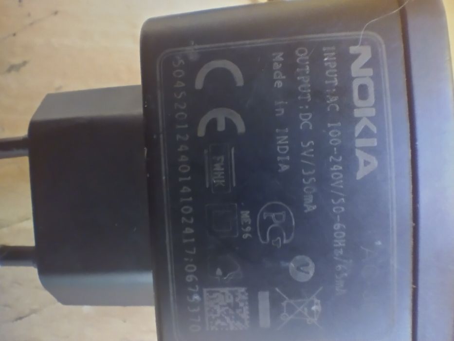 Зарядни ,, Nokia " и ,, Samsung" за ретро телефони.