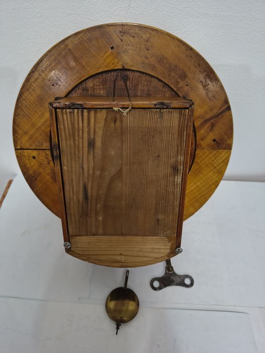 Ceas de perete cu pendul, pendula