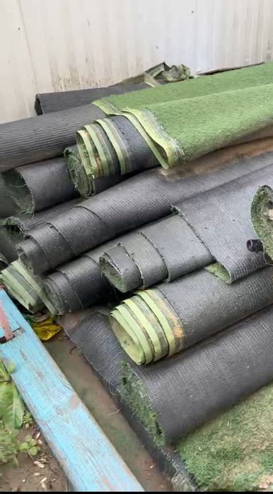Продам газон зеленый.