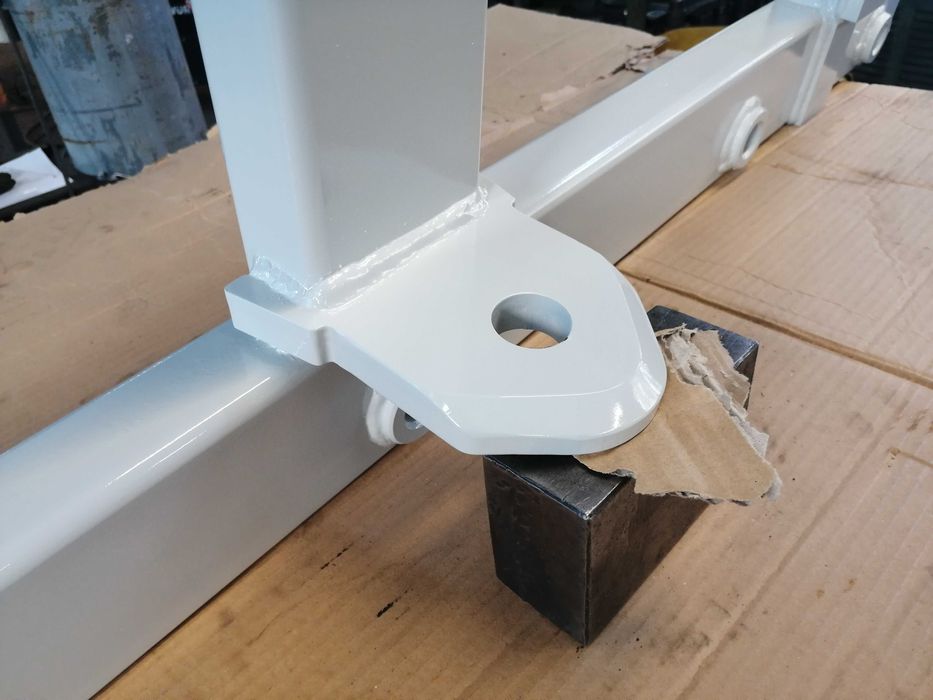 Вилица за бали с окачване за челен товарач.