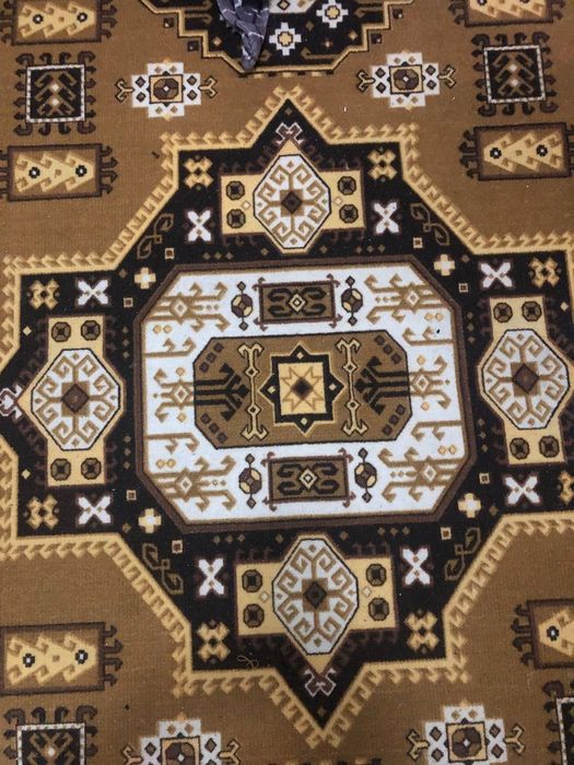 Продаются три паласа б/у в хорошем состоянии