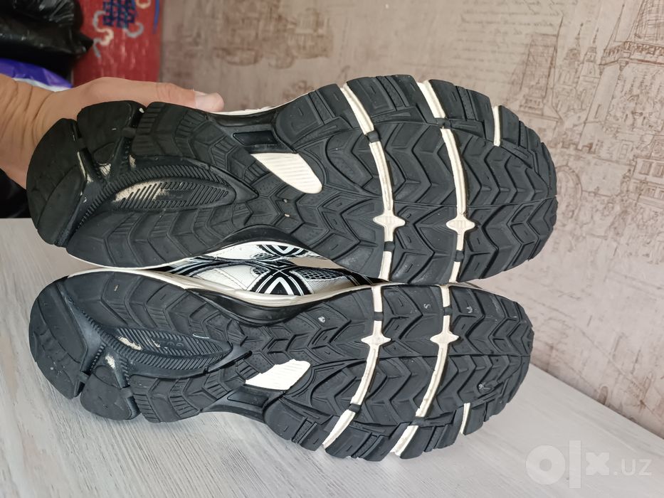 Оригинальные кроссы ASICS
