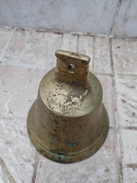 Стар месингов звънец