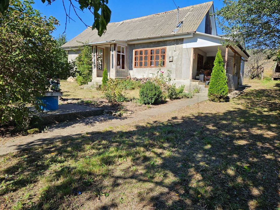Casa la țară cu 34 ari, €25,000. Sat Mircești,  Com Tăcută, Jud Vaslui
