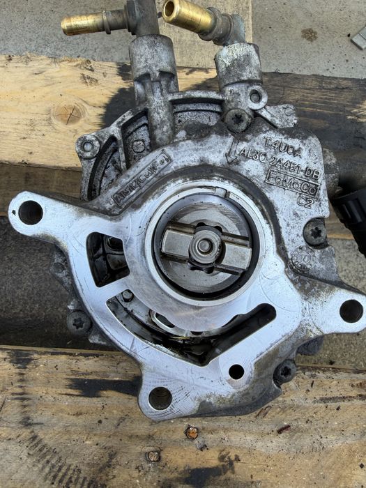 Вакуум помпа за Range Rover L322 4.4 TDV8 (AL3Q-2A451-DC)