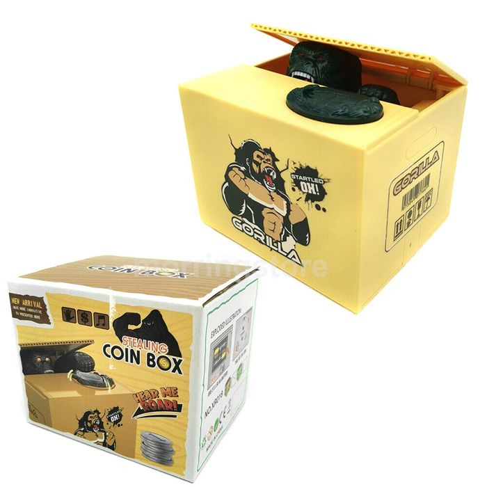 Детската касичка  е с формата на горила скрита в кутия