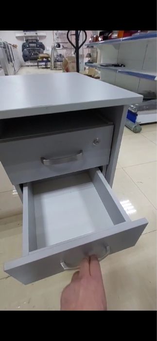 Писменный стол продается сточно