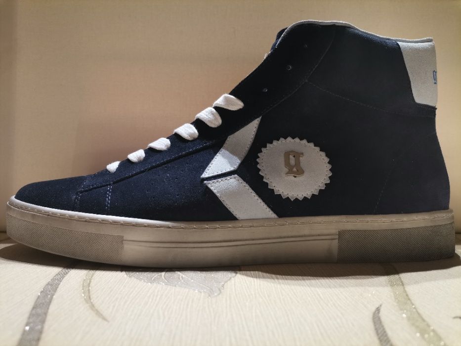 Продавам спортни обувки John Galliano