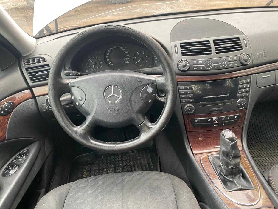 dezmembrez mercedes w211/bara fata w211/faruri w211/capota w211