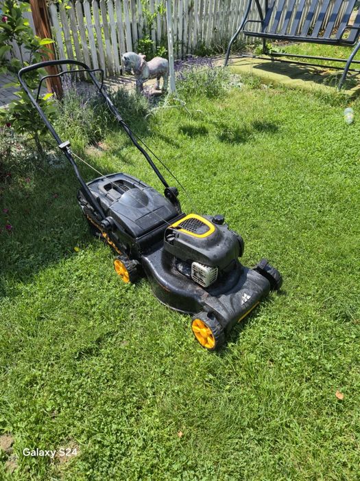 Vand masina de tuns iarba/gazonul Husqvarna Mcculloch pe benzina