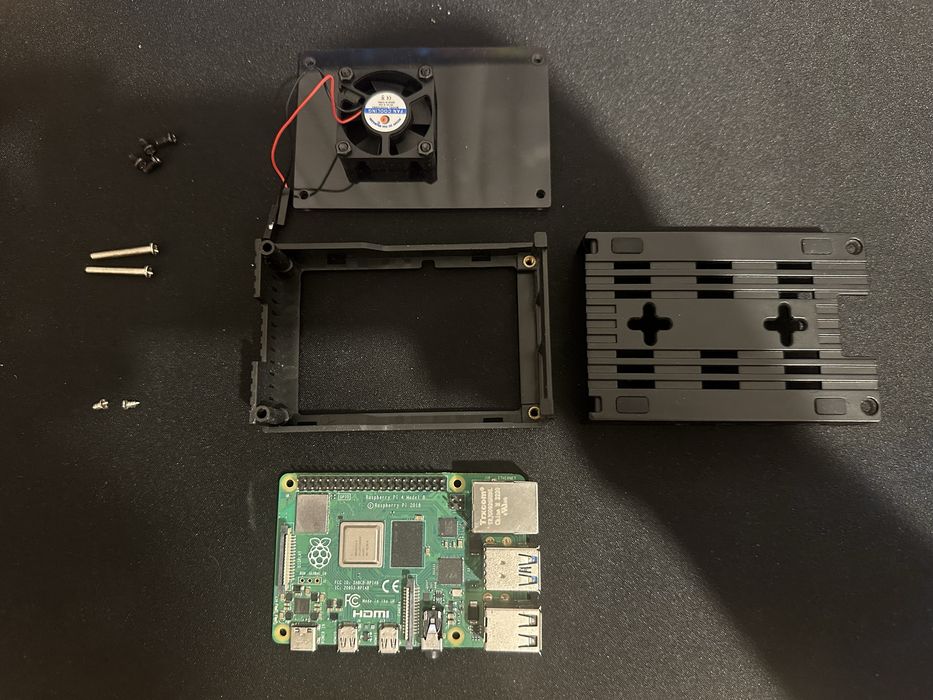 raspberry pi 4b 8gb ram + carcasa cu cooler + cablu micro hdmi