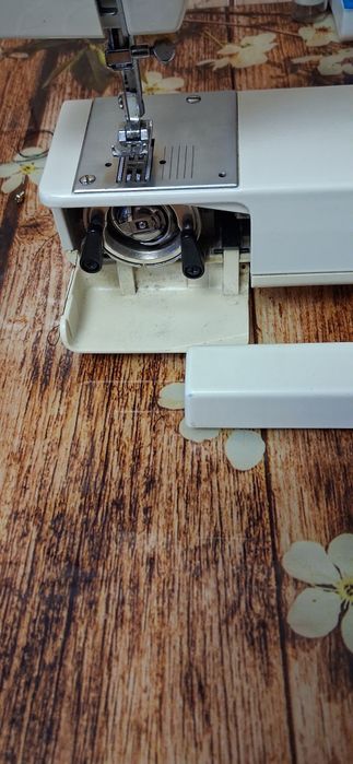 Masina de cusut nechi 559