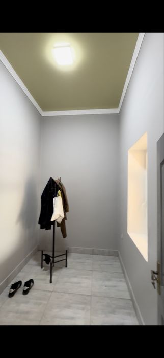 нотурар бино сотилади (магазин  офес кафе цех ) 3 метир йулгача масофа