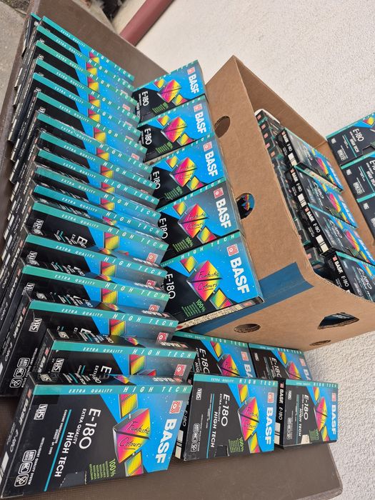 Vând 70 casete video VHS originale Basf de  180 min. colectie de filme
