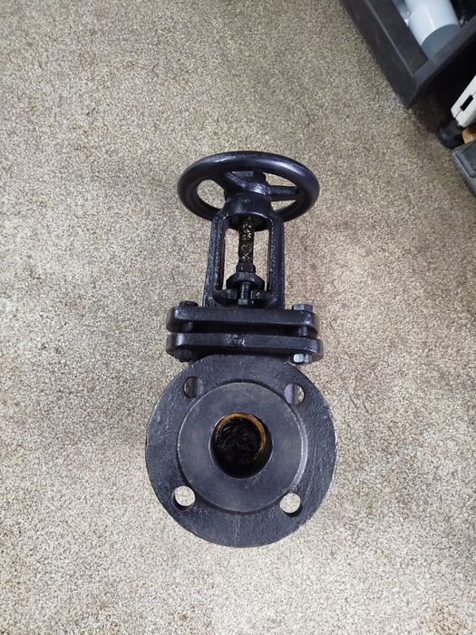 Задвишка чугунная D 50