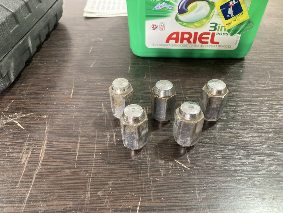 Гайки онигинал .