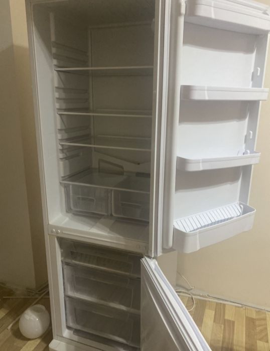 Продам холодильник Indesit