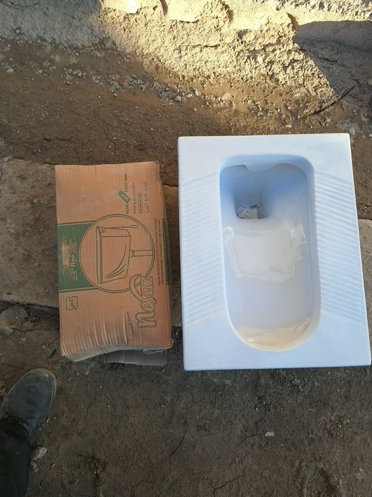 Продам унитаз напольный с комплектом