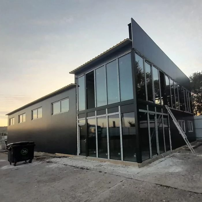 Montăm/realizăm hale metalice pentru diferite destinații.