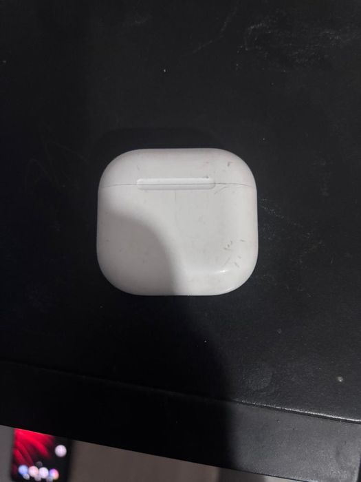 Airpods 4 earbuds