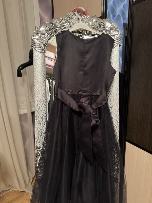 Продам Праздничные Платья для девочки