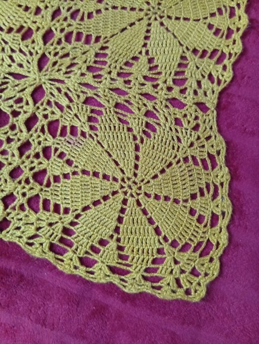 Fata de masa mica din lina