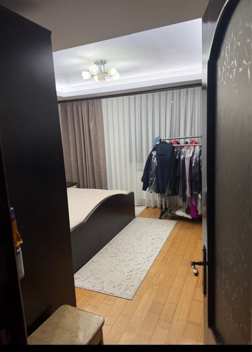 Vând apartament,zona teatrul Vasilache,zonă de case