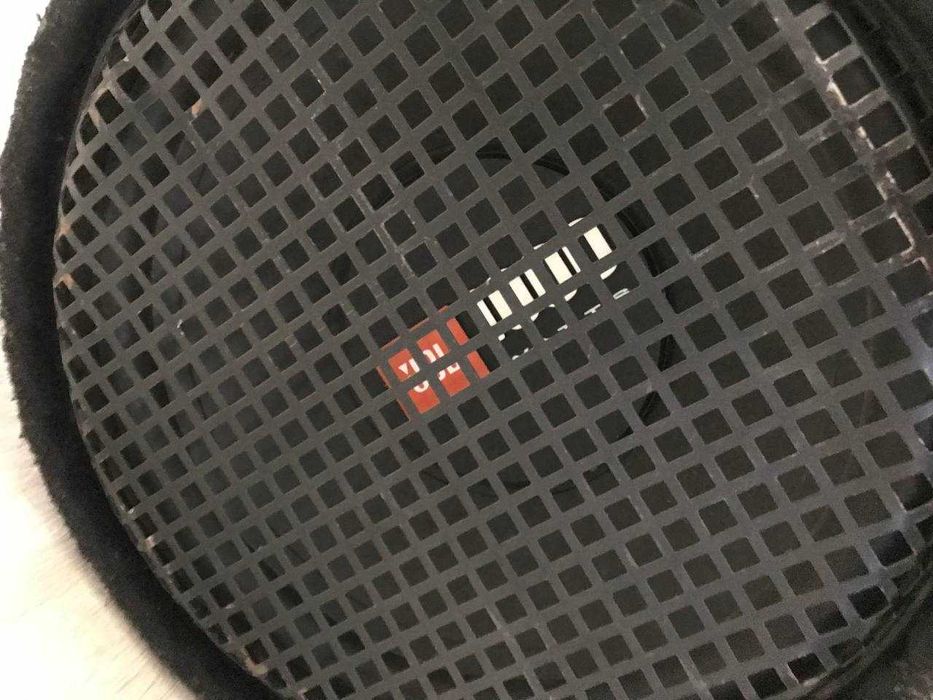 Продаются оригинальные сабвуфер JBL с усилителем