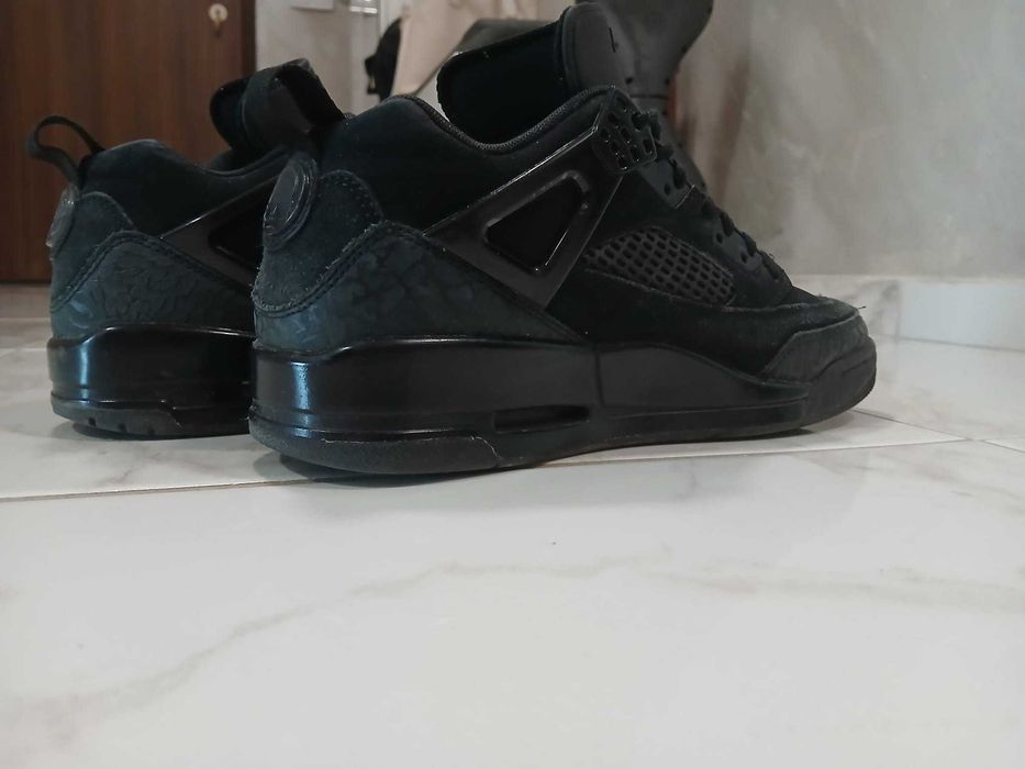 Air Jordan 4 „Black Cat“ – черни маратонки