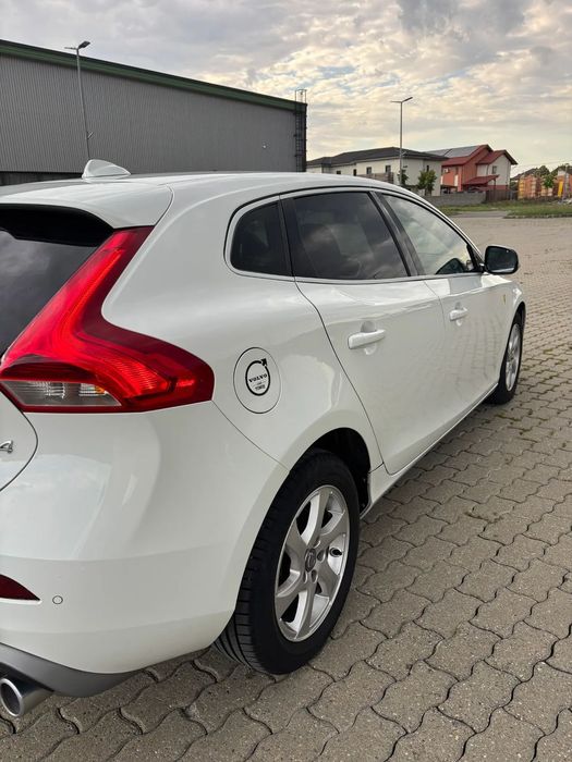 Volvo V40 D4 R Design 241hp