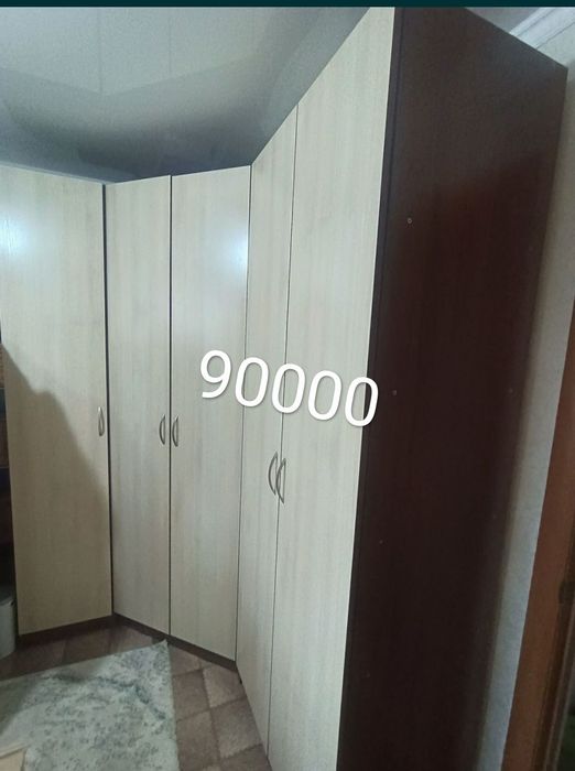 Продам вместительный угловой шкаф