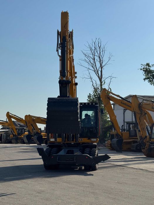22 tonnalik g'ildirakli ekskavator LiuGong
