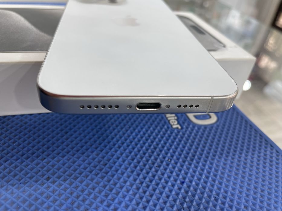 Iphone 15 pro max 256/89%
