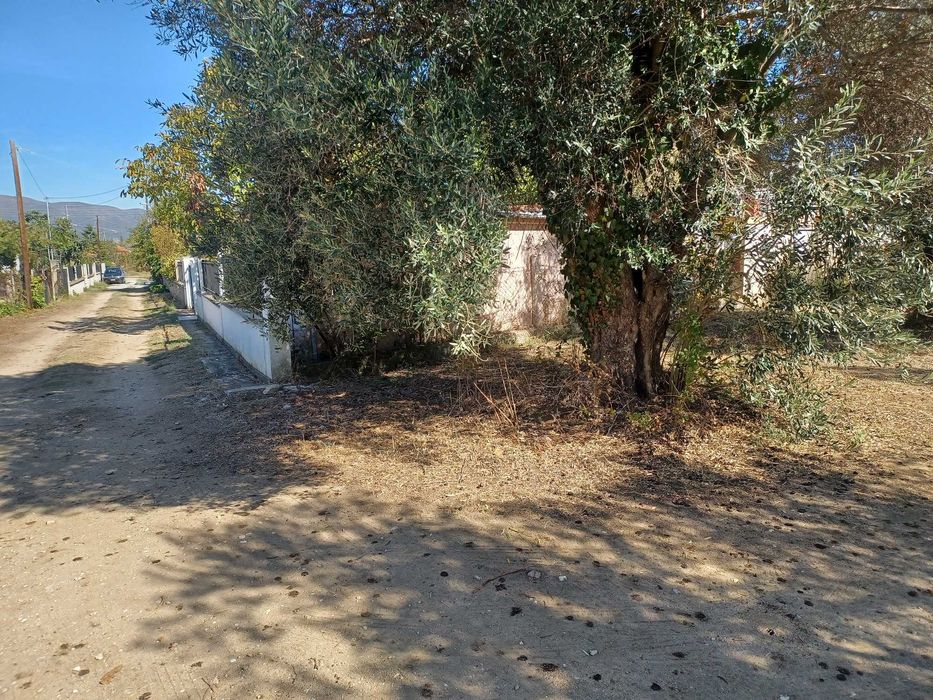 Продава се парцел 461 м2 на 2 улици в регулация в Неа Врасна, Гърция