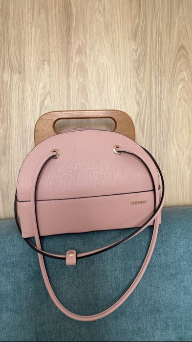 Интересна дамска чанта