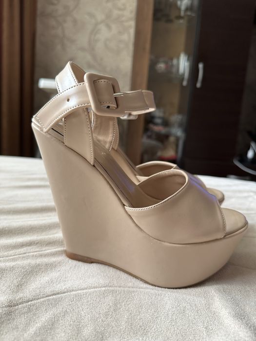 Обувки на платформа