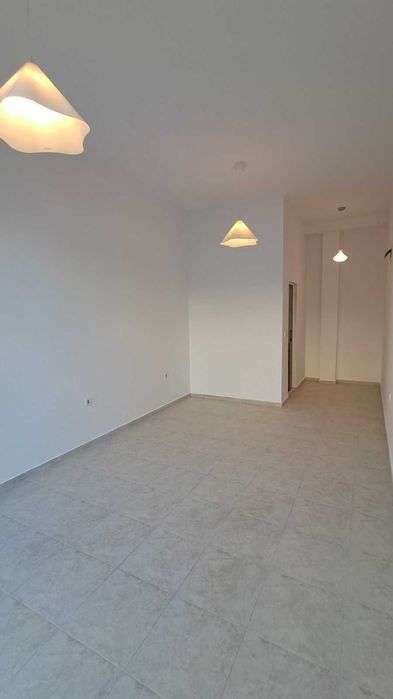 Магазин под наем-център на гр. Хисаря, 25 кв. м.