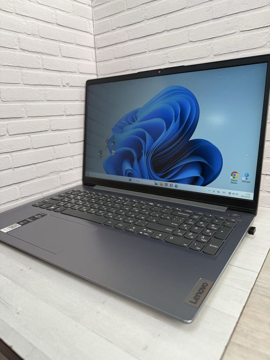 Ноутбук i3-12 Lenovo