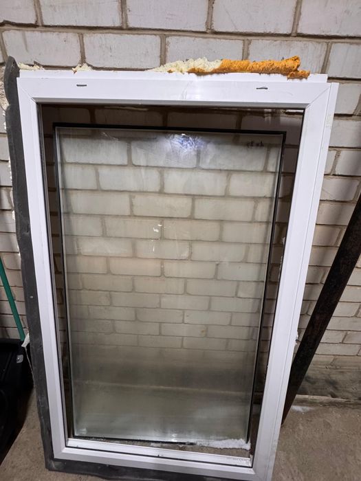 Продам балконную дверь вместе с окном