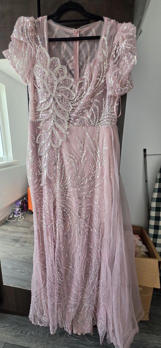 Rochie de seara, purtata 6 ore