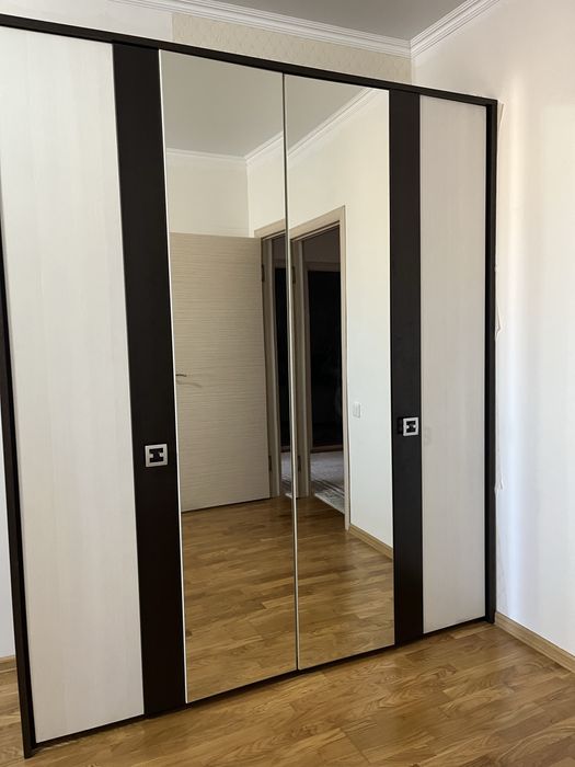 Шкаф для одежды со столиком