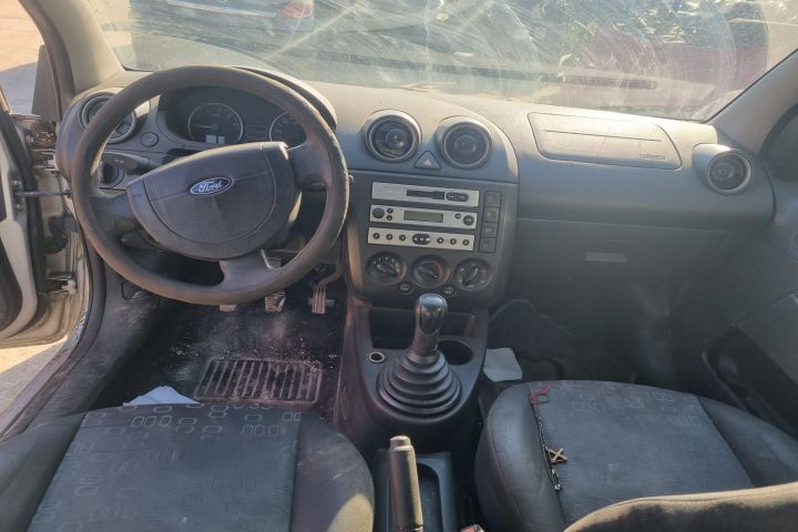 Broasca capota motor Ford Fiesta a 5-a generatie