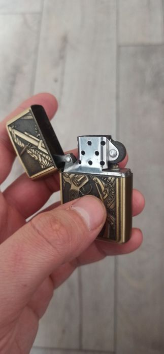 Зажигалка в хорошем состоянии