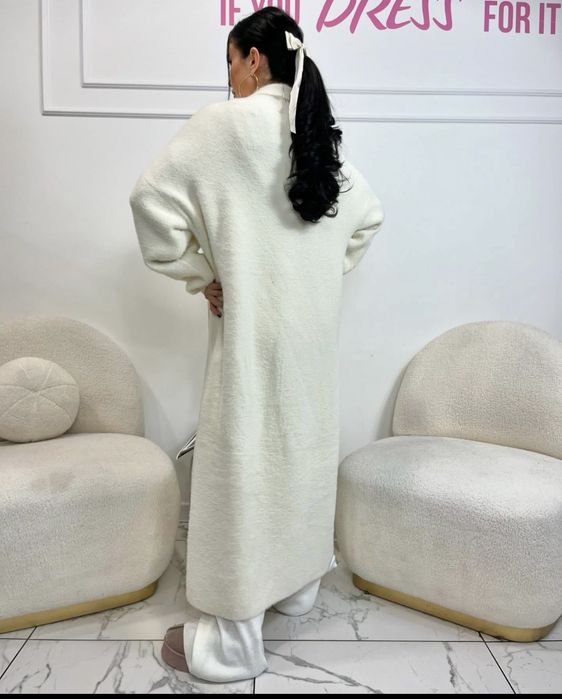 Дълга жилетка в цвят екрю