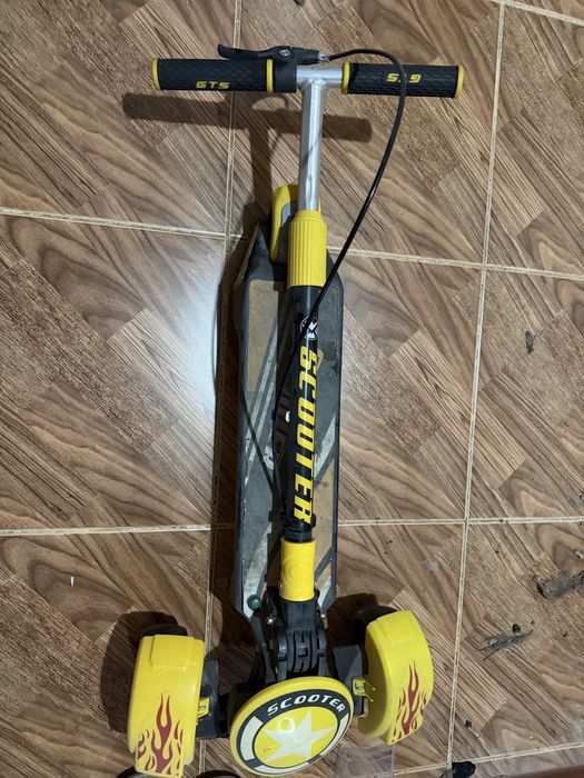 Самокат продам новый
