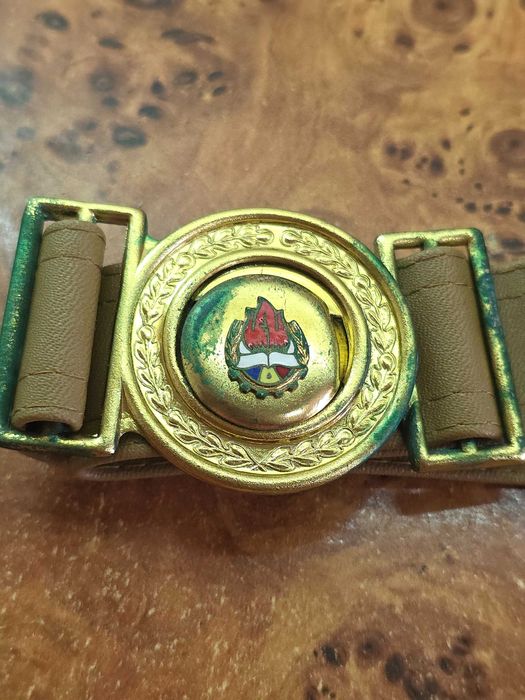 Lot 2 curele originale de Pionier RSR – perioada comunistă – paftă metalică cu emblemă