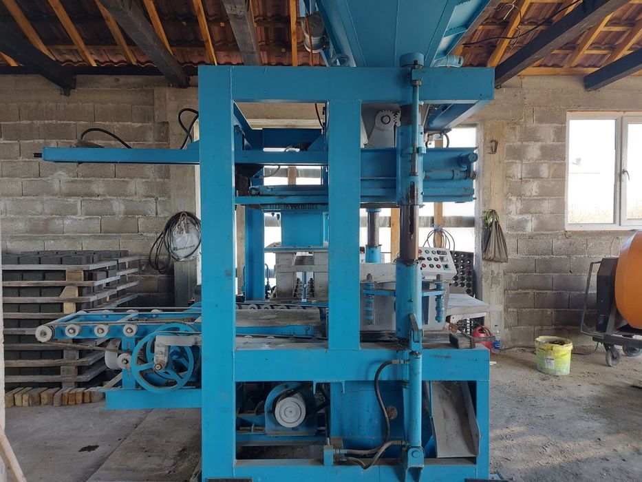 Машина за производство на тротоарни плочки