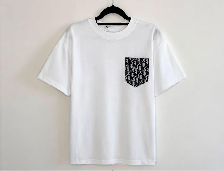 Tricou Christian Dior White Oblique Pocket – Nou, Stil Relaxed Fit
