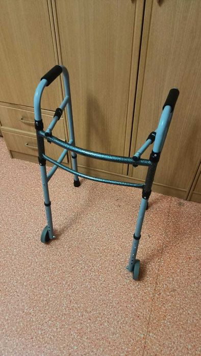 Ходунки для инвалида